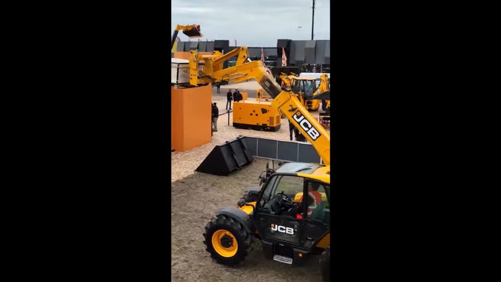 Lanzamiento JCB